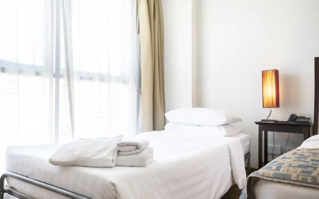 Maple Haus Sukhumvit 33 by Favstay