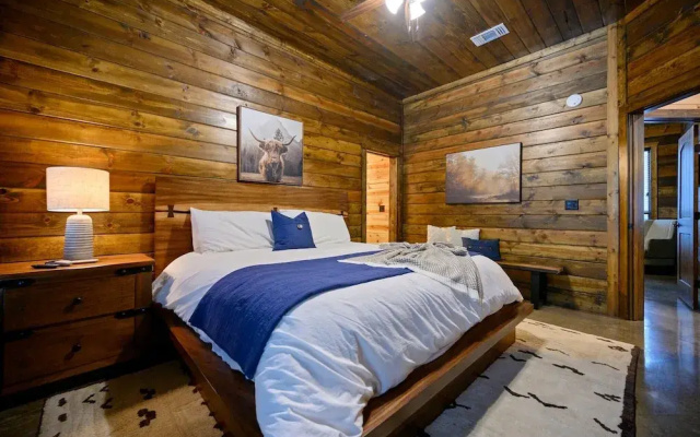 Cabin Vibe - Bunkroom - 3 King - Firepit - Shuffleboard