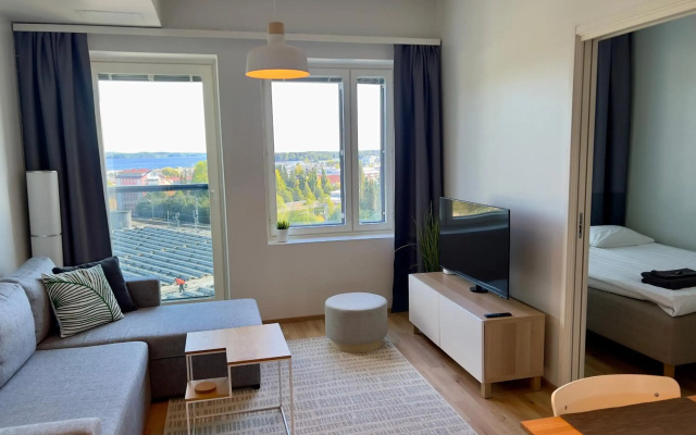 City apartment with lake view and free parking