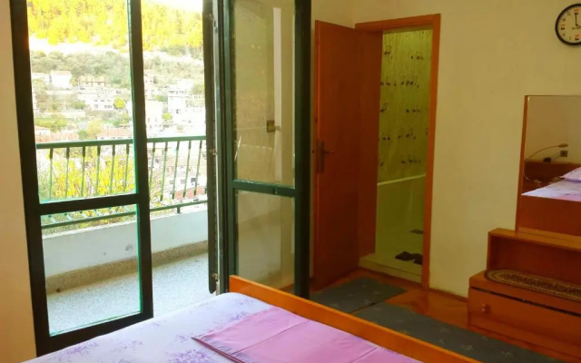 Hoxha rooms