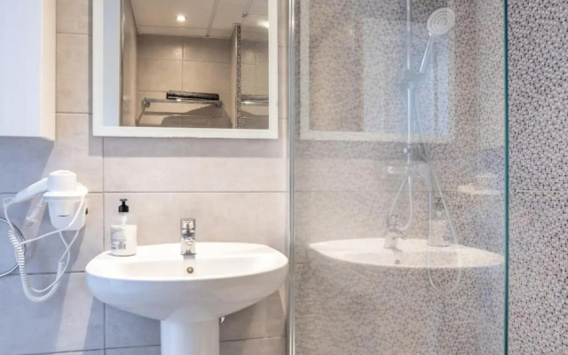 Matthew's Flat Los Cristianos by LoveTenerife