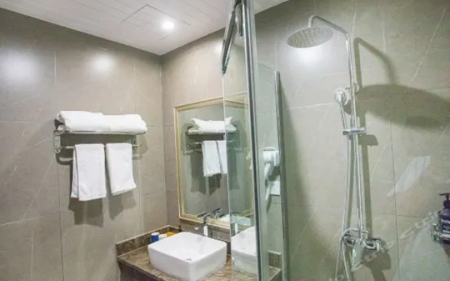 Starway Hotel (Wuxi Huishan District Tianyi Square