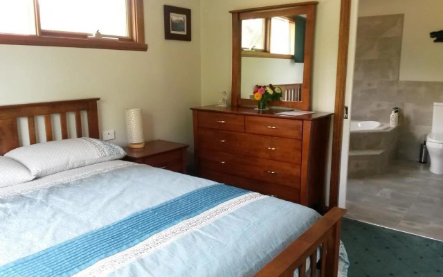 Eagle's Roost Farmstay B&B