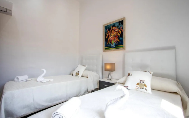 House - 4 Bedrooms with Pool and WiFi - 107923