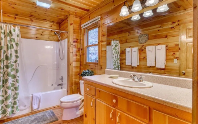 Lucilles Creekside Hideaway