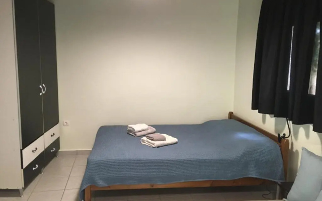 Leonidas apartments 1