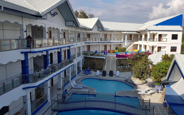 Santiago Cove Hotel and Restaurant