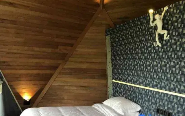 Guanshan Prairie Huaxi Sushang Tree House Hostel