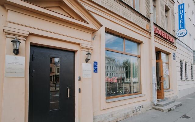 Nevskiy Fort Hotel вид на фасад