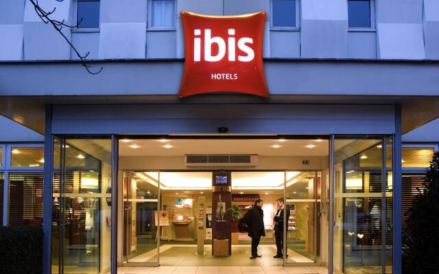 Отель ibis Paris Porte d'Orléans вид на фасад