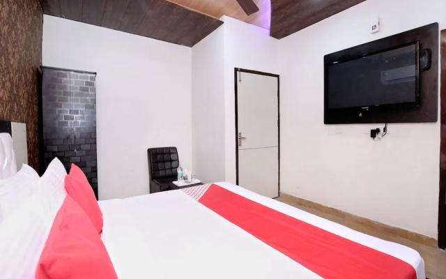 OYO 14529 The Sitara Hotel