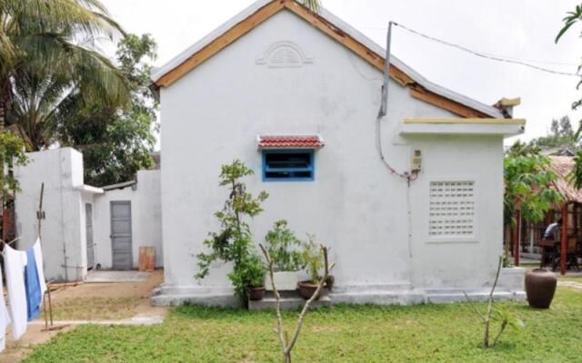 Отель Local Beach Homestay вид на фасад
