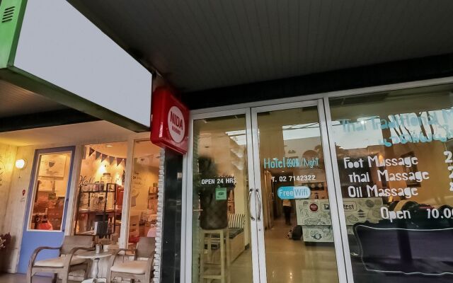 Отель Nida Rooms Phrakhanong 984 Station Бангкок вид на фасад