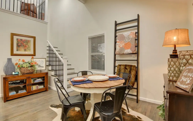 Updated Granbury Home in Historic District!