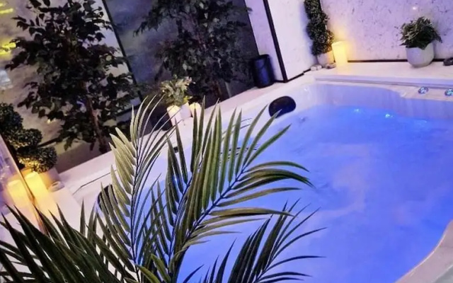 1 Bed Flat - Sleeps 2 - Jacuzzi - Parking - Wifi