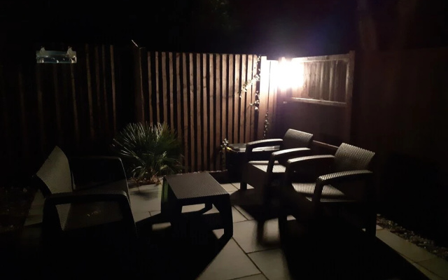 Impeccable1 Double bed Cabin in Poole With Hot Tub