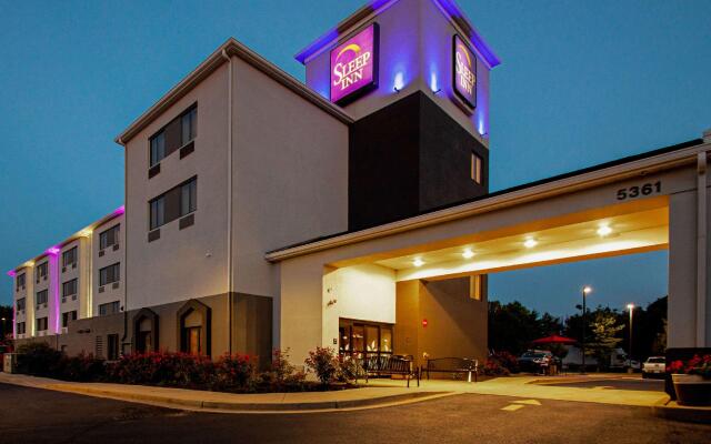 Отель Sleep Inn Frederick вид на фасад