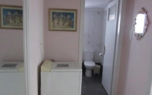 Marion-Athenian Style Apartment