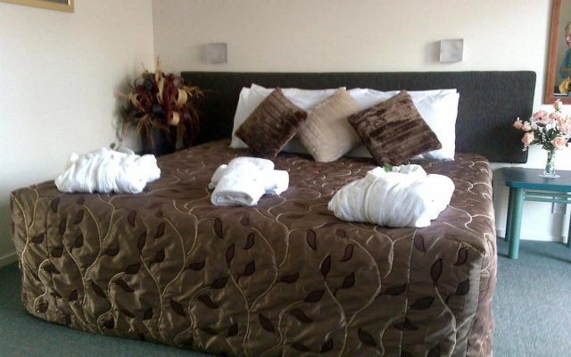Birchwood Spa Motel