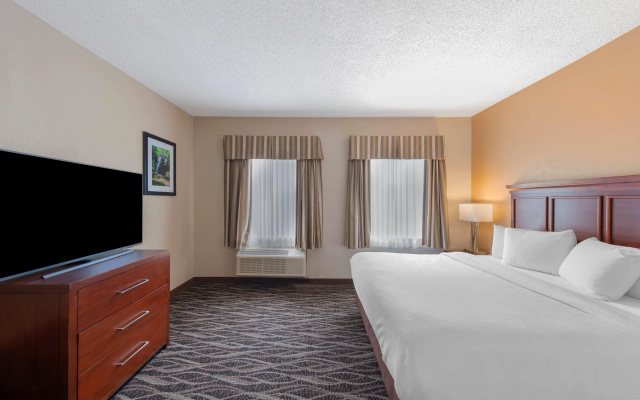 Best Western Plus Russellville Hotel & Suites