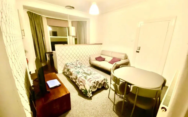 The Walnut Suite Lovely One Bedroom Flat in Stoke.