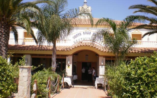 Отель Hostal Cabo Roche вид на фасад