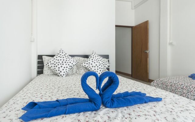 Отель Cozy TownHouse HuaLampong Бангкок вид на фасад