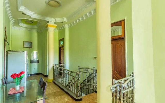 Senaz Guesthouse