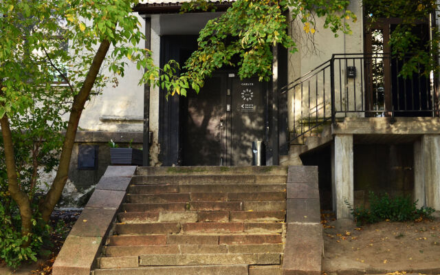 Отель Hostel B&B&B&B&B - Adult Only Литва, Вильнюс - 5 отзывов об отеле, цены и фото номеров - забронировать отель Hostel B&B&B&B&B - Adult Only онлайн вид на фасад