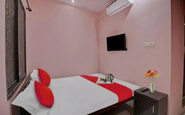 Flagship 90881 R K Guest House
