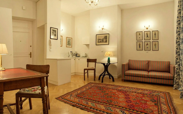 Crystal Suites Old Town