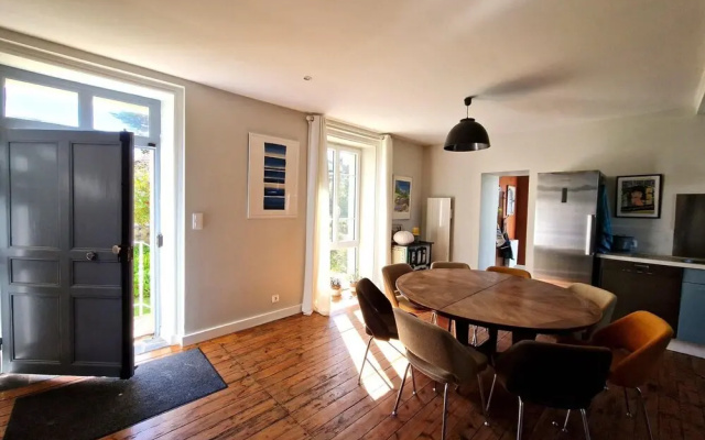 4 Family Home, Walking Distance to the Beach