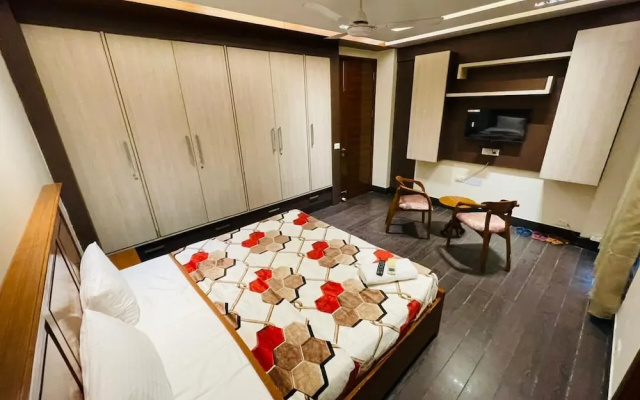 Fortune Home Service Apartment 4Bhk D163