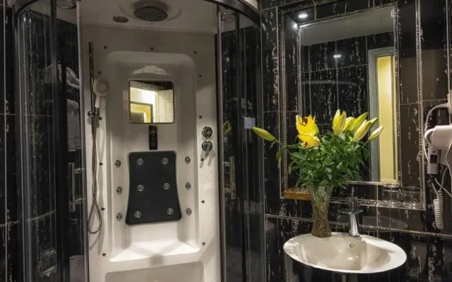 Tuong VI Hotel Saigon