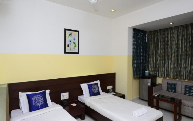OYO 1030 Hotel Palm View Residency