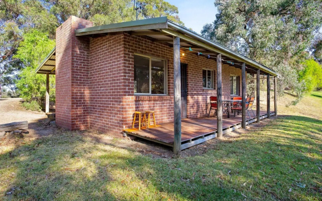 Braeside Cabin Three - Parsonsia