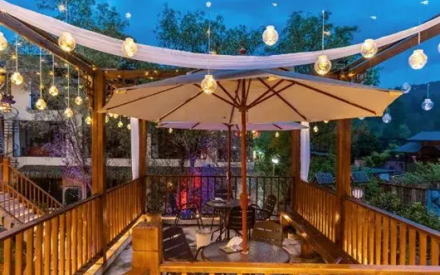 the South Flower of Fanjingshan City Has Opened A Guesthouse
