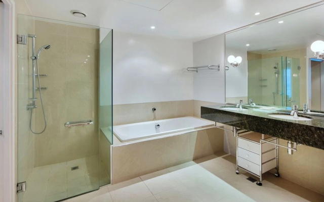 QV Modern Apt in CBD w Carpark-868