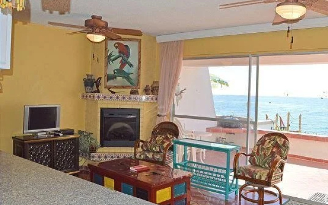 Las Olas Beachfront Townhome 603 by RedAwning