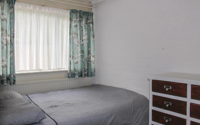 Beautiful Home in Rheezerveen With 2 Bedrooms and Wifi