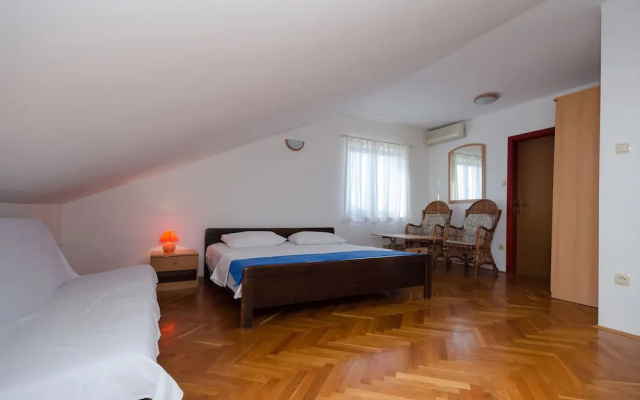 Apartments and Rooms Jaka