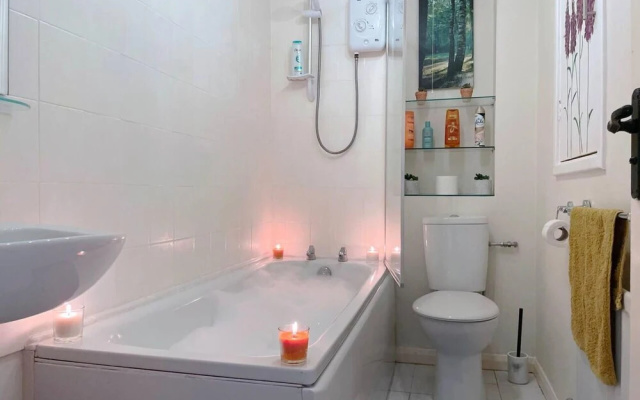 Ideal for Contractors & Families by Hnfc Stays