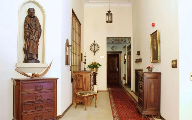 International au Lac Historic Lakeside Hotel