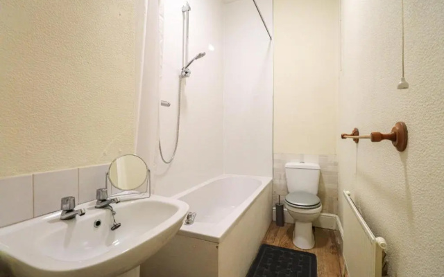 Cosy Ardrossan Apartment