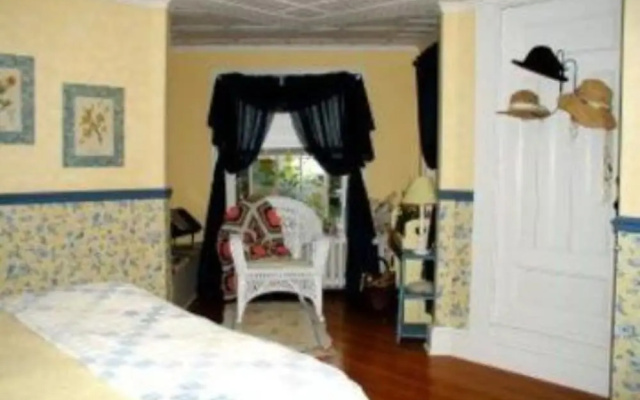 Lily House Bed and Breakfast