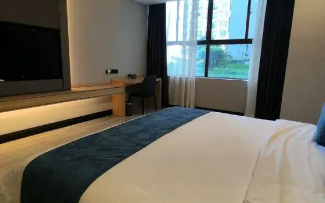 H Hotels (Xingyi Jichang Avenue)