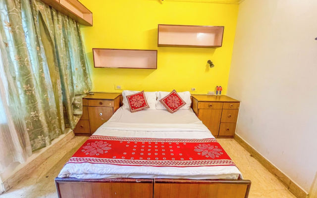 Hotel Thakur Galaxy, Sadar Market
