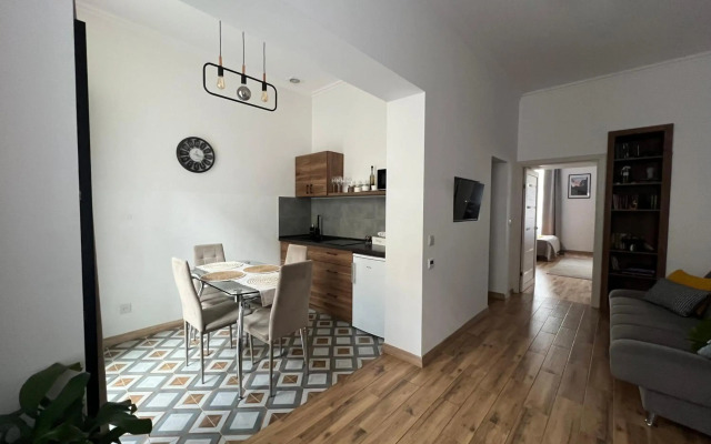 Fiesta Apartment on Franka 2BR-6P