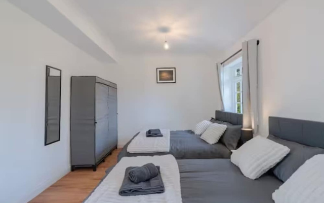 3BR Putney Home London Sleeps 8 Winter Deal