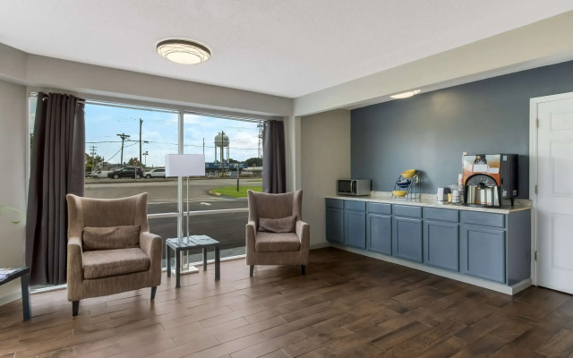 Econo Lodge Cherry Point